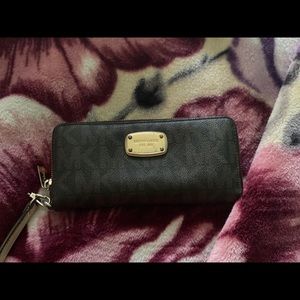 Michael Kors logo continental wristlet